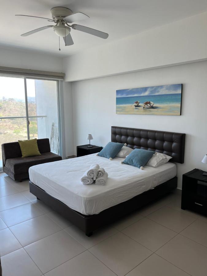 Resort Playa Azul Departamentos Frente Al Mar Tonsupa Exterior photo