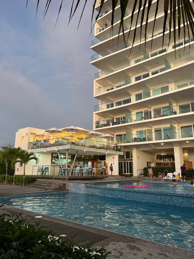 Resort Playa Azul Departamentos Frente Al Mar Tonsupa Exterior photo