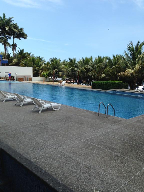 Resort Playa Azul Departamentos Frente Al Mar Tonsupa Exterior photo