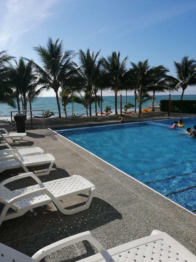 Resort Playa Azul Departamentos Frente Al Mar Tonsupa Exterior photo